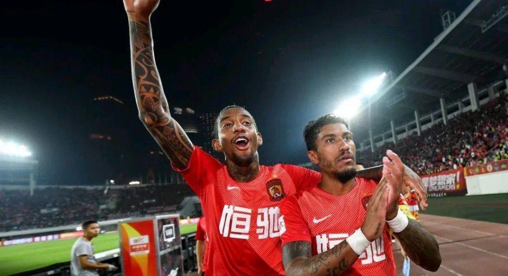 罗伊斯在视频中说道：“我想感谢球迷们今年无与伦比的支持，我知道有时候这并不容易，但我们依然非常感激大家在任何时候都继续支持着球队，让我们共同展望一个更加美好的2024年。